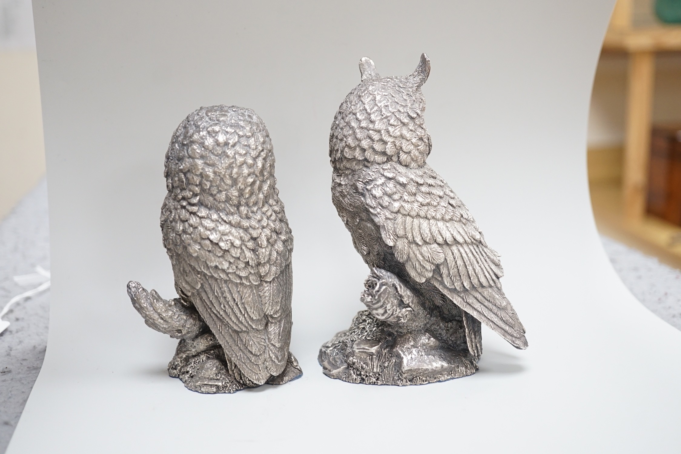 Two modern silver overlaid miniature model owls (filled), Country Artist, Birmingham, 1997, tallest 13.2cm.